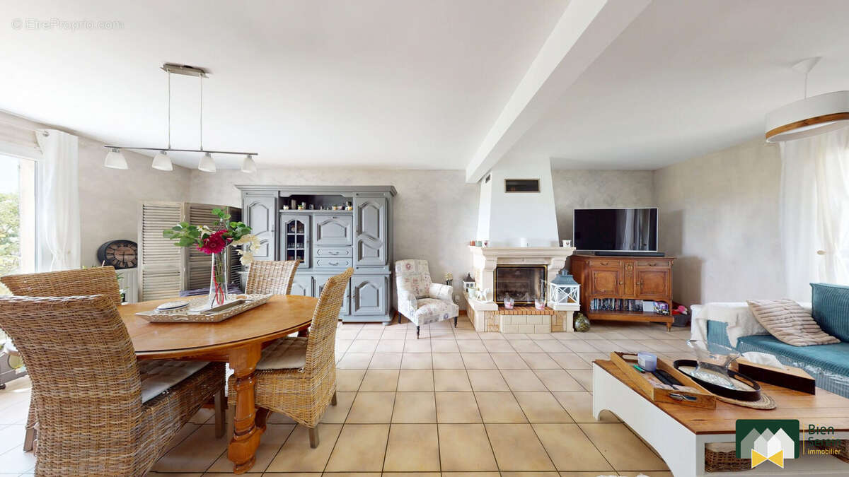 Maison à VER-LES-CHARTRES