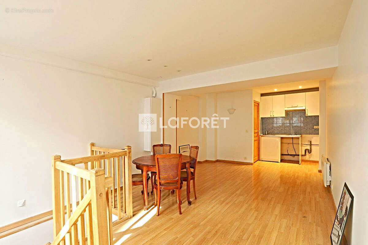 Appartement à PARIS-14E