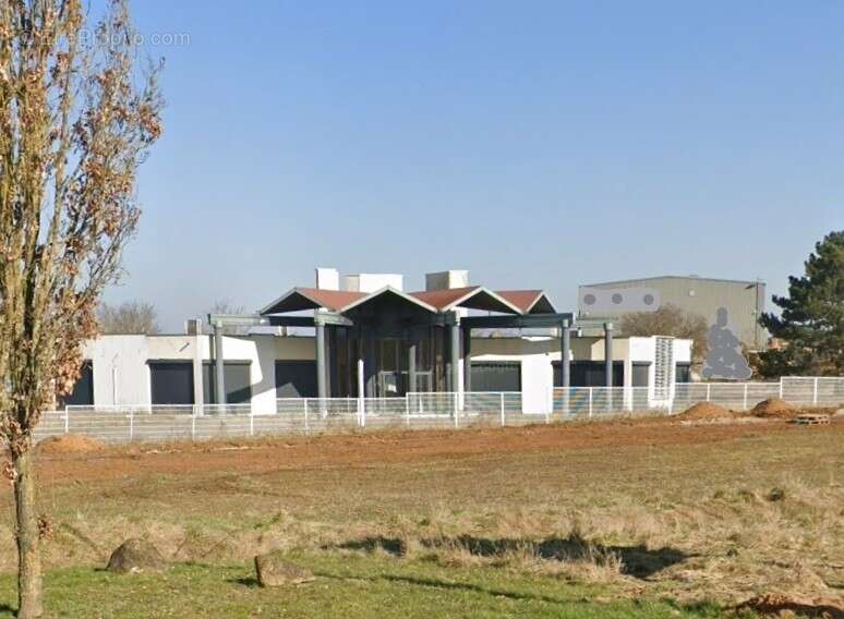 Commerce à GONDREVILLE