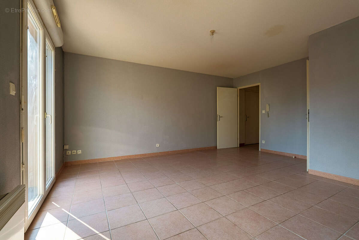 CARCASSONNE - PÉRIPHÉRIE Appartement T2 45m² avec grand balcon et place de parking privative - photo 9