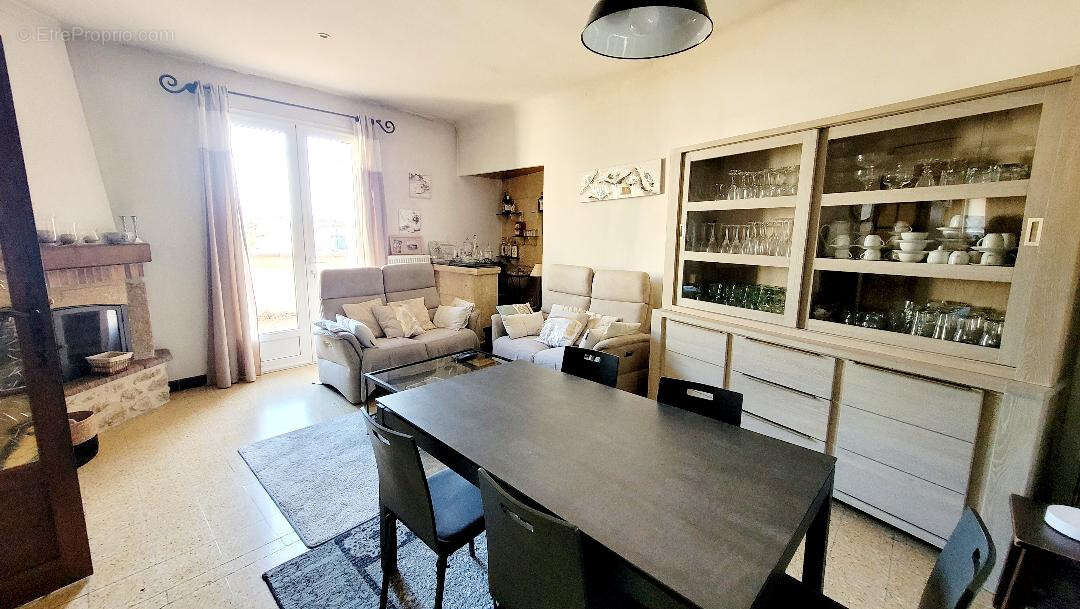 Maison à SAINTE-CECILE-LES-VIGNES