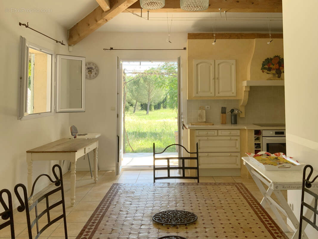 A 3 km d'Uzès, belle bastide sur 4200 m2 de terrain avec piscine. - photo 16