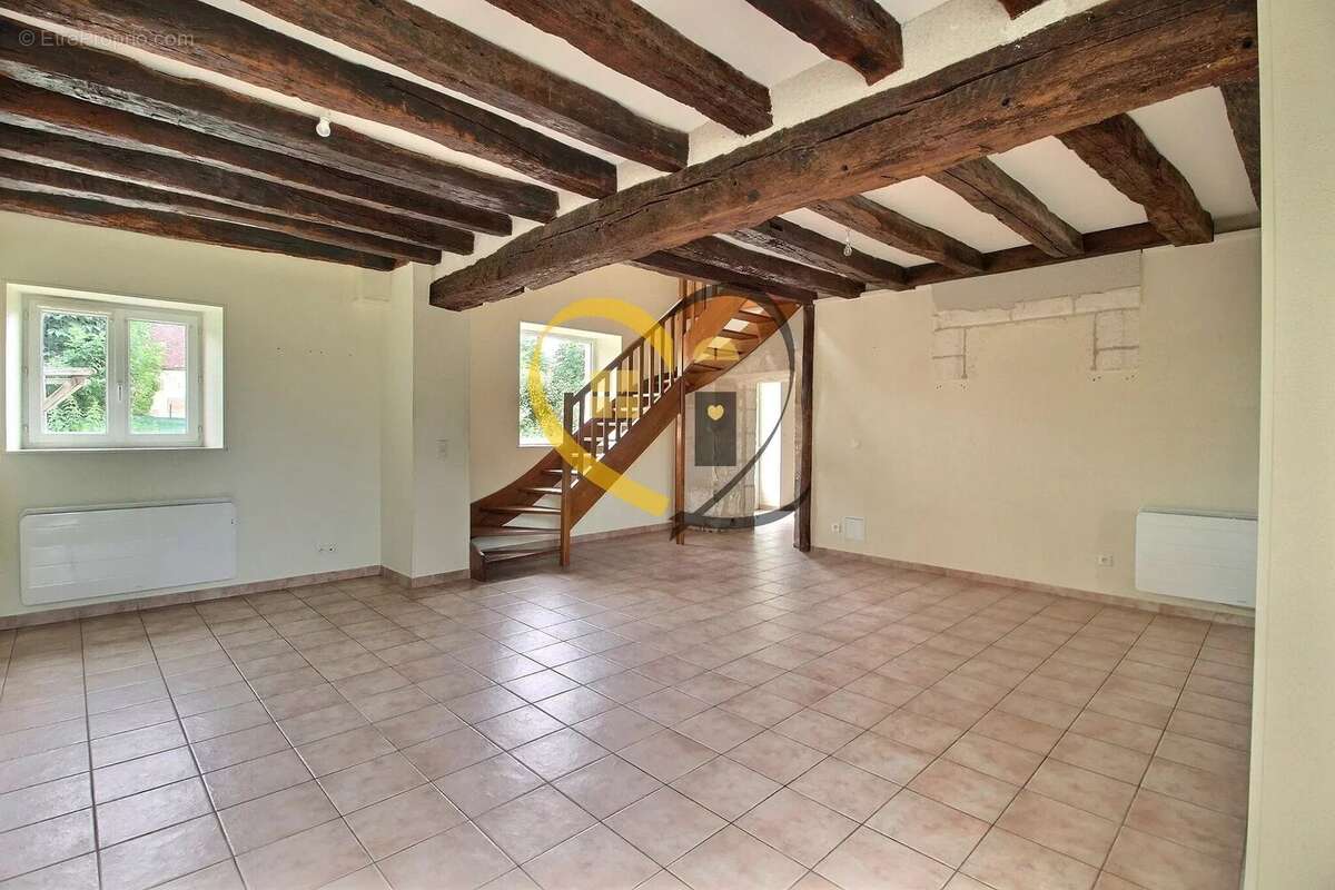 Maison à PLAIMPIED-GIVAUDINS