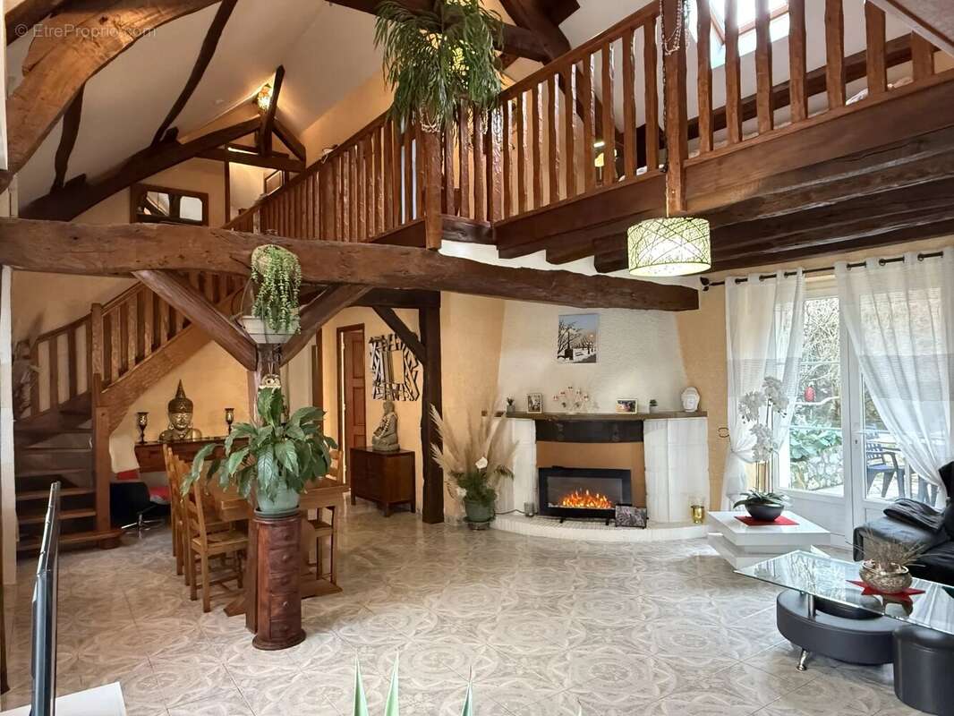 Maison à VILLENEUVE-LA-GUYARD