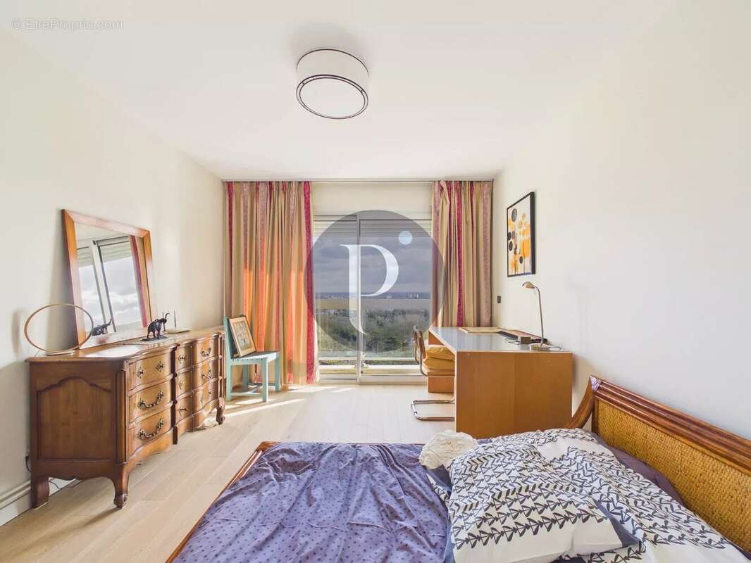 Maison à LE PLESSIS-ROBINSON