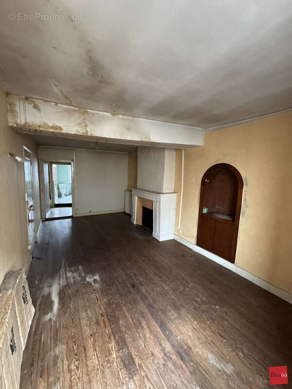 Appartement à COSSE-LE-VIVIEN