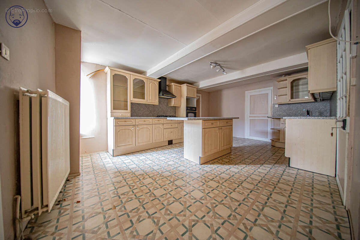 Maison à GONDRECOURT-LE-CHATEAU