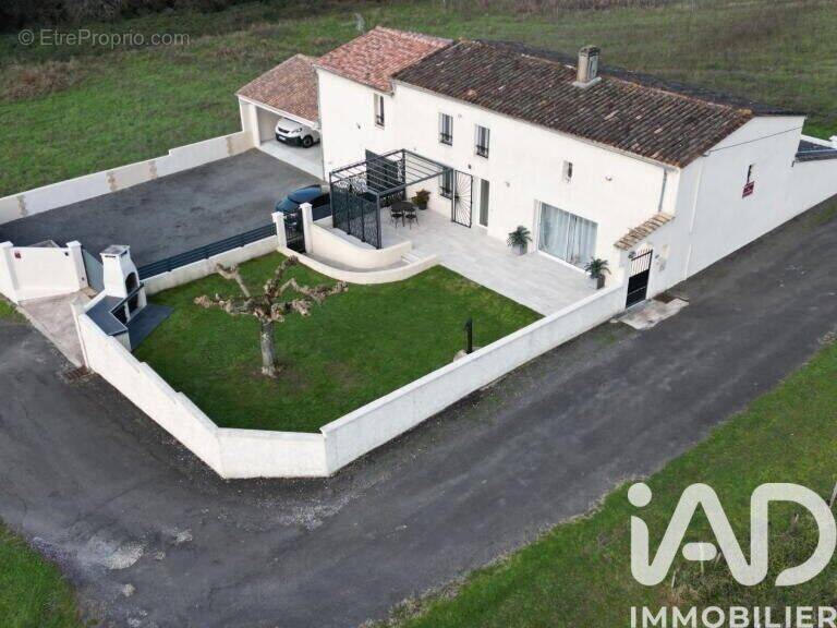 Photo 1 - Maison à MOMBRIER