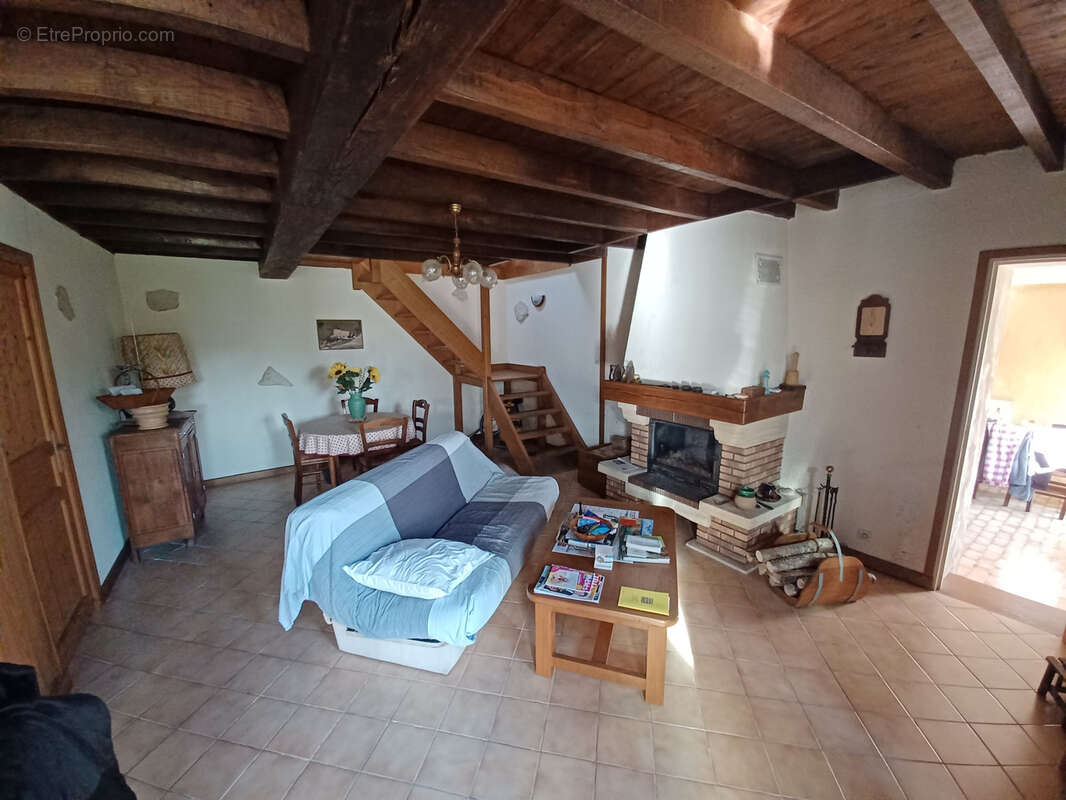 Maison à JUSSY-LE-CHAUDRIER