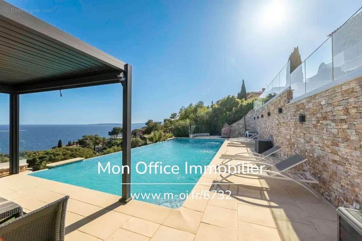 Référence : 6732-JDO. - Villa d’exception avec vue mer panoramique aux Issambres - photo 8