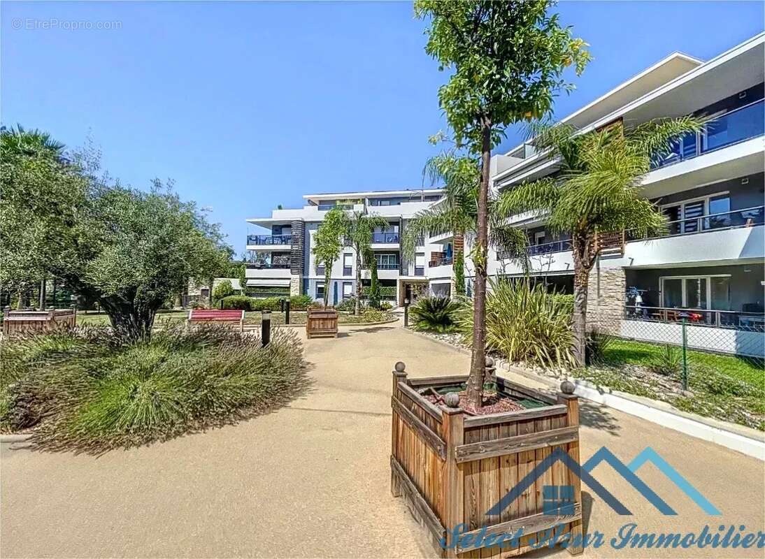 Appartement à MOUGINS