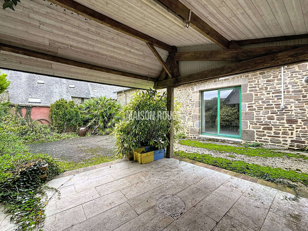 Maison en pierre avec jardin clos - Bourg de Lourmais - photo 14