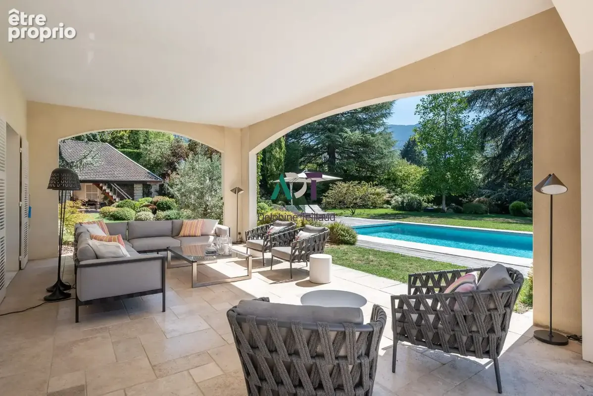 Maison 9 pièces 358 m² à vendre à Saint-Martin-D'uriage (38410) - photo 2
