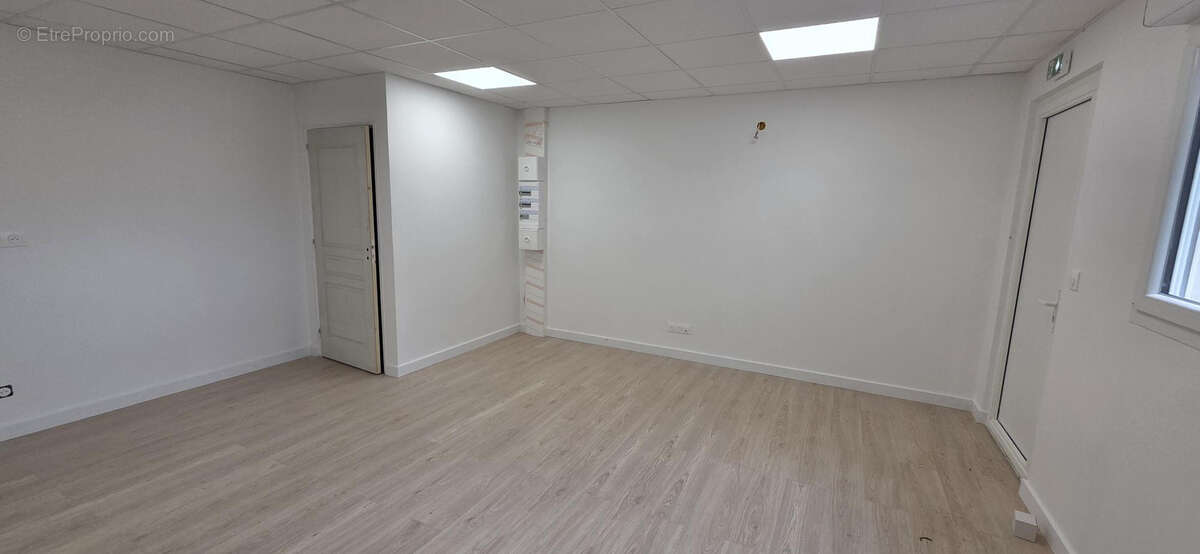 Commerce à LES PONTS-DE-CE