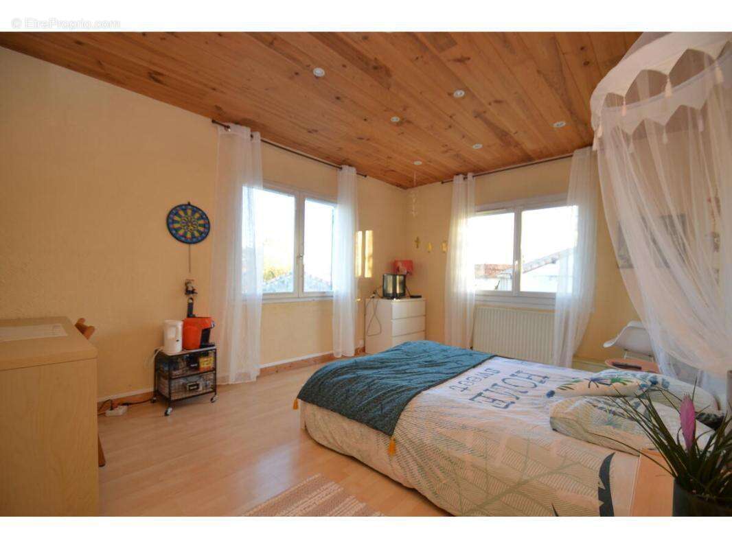 Maison 146 m² à Coutras  - photo 12