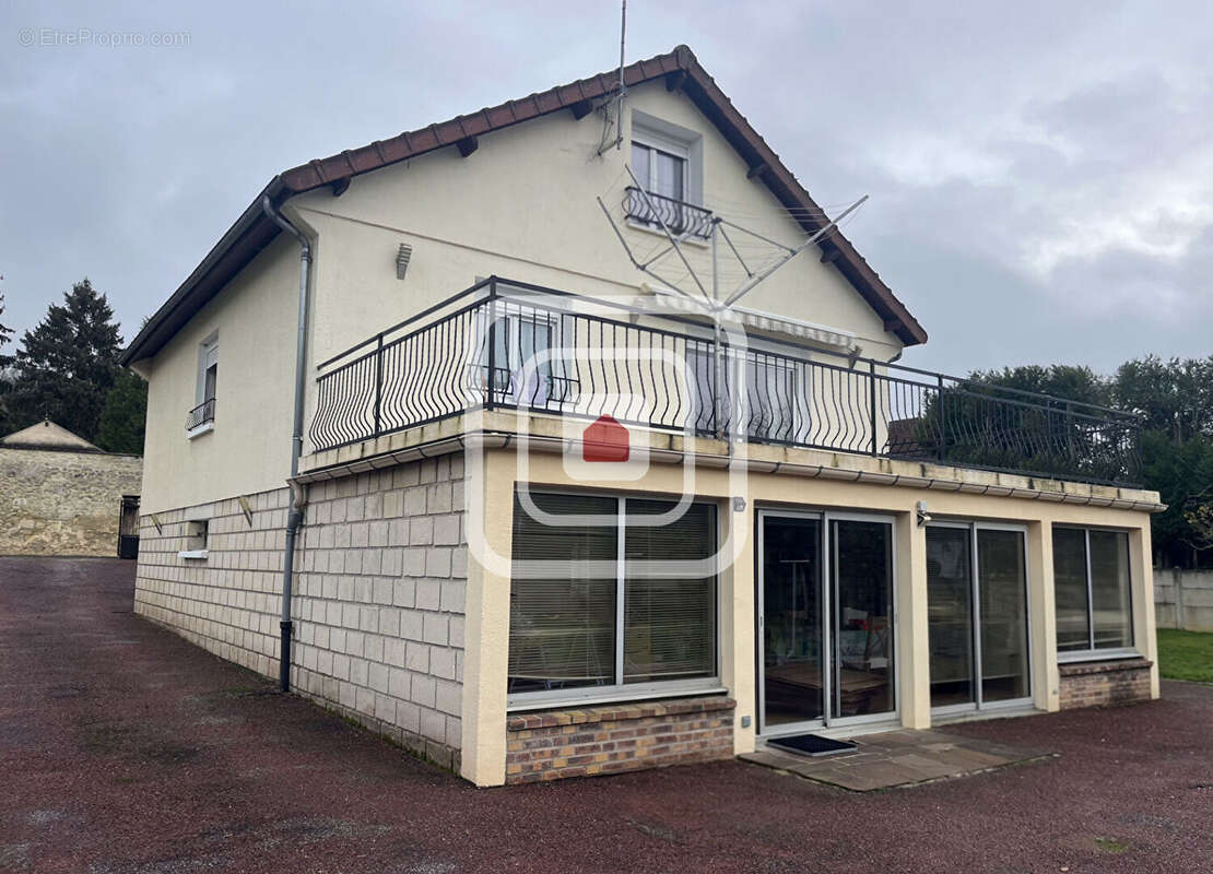 Maison à VAILLY-SUR-AISNE