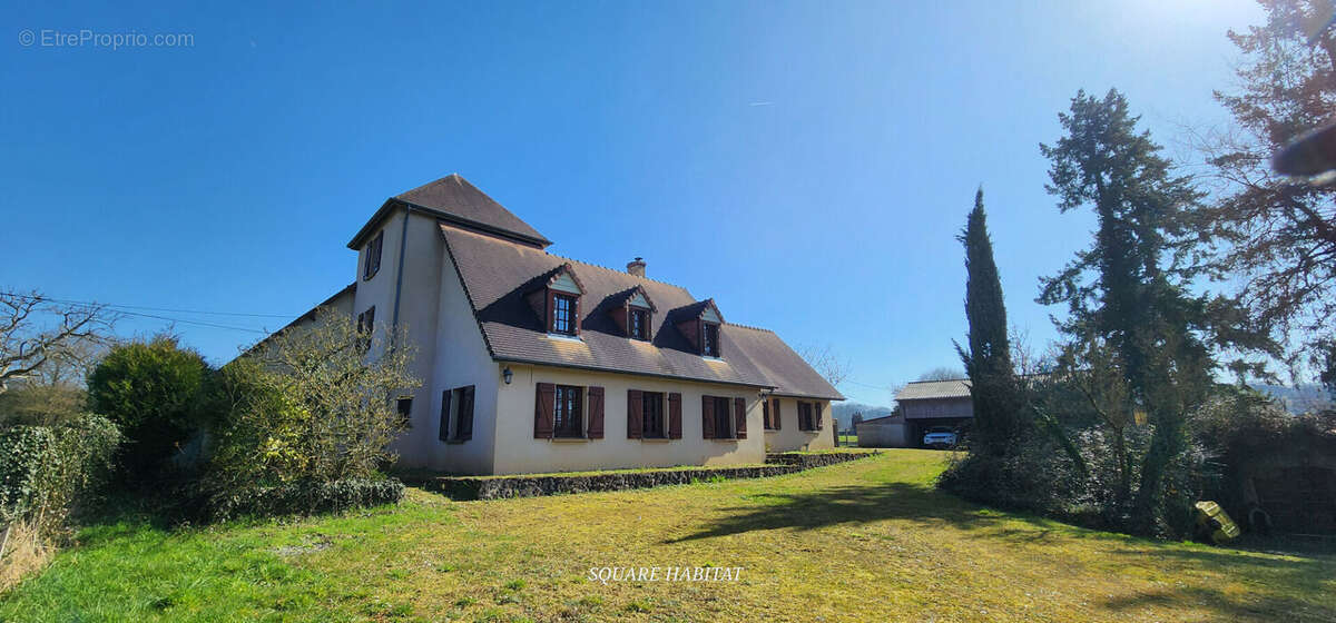 Maison à SEMUR-EN-VALLON