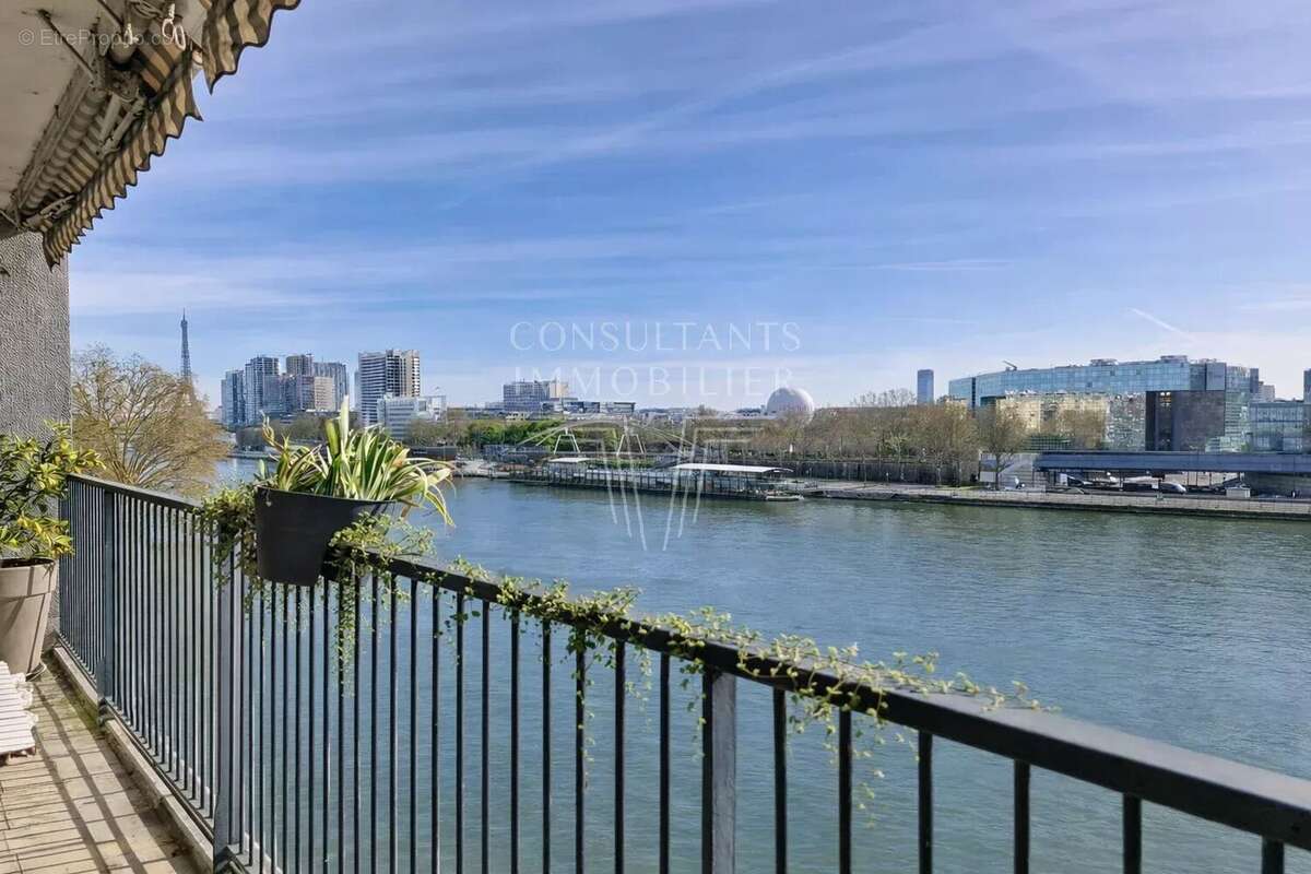Appartement à PARIS-16E