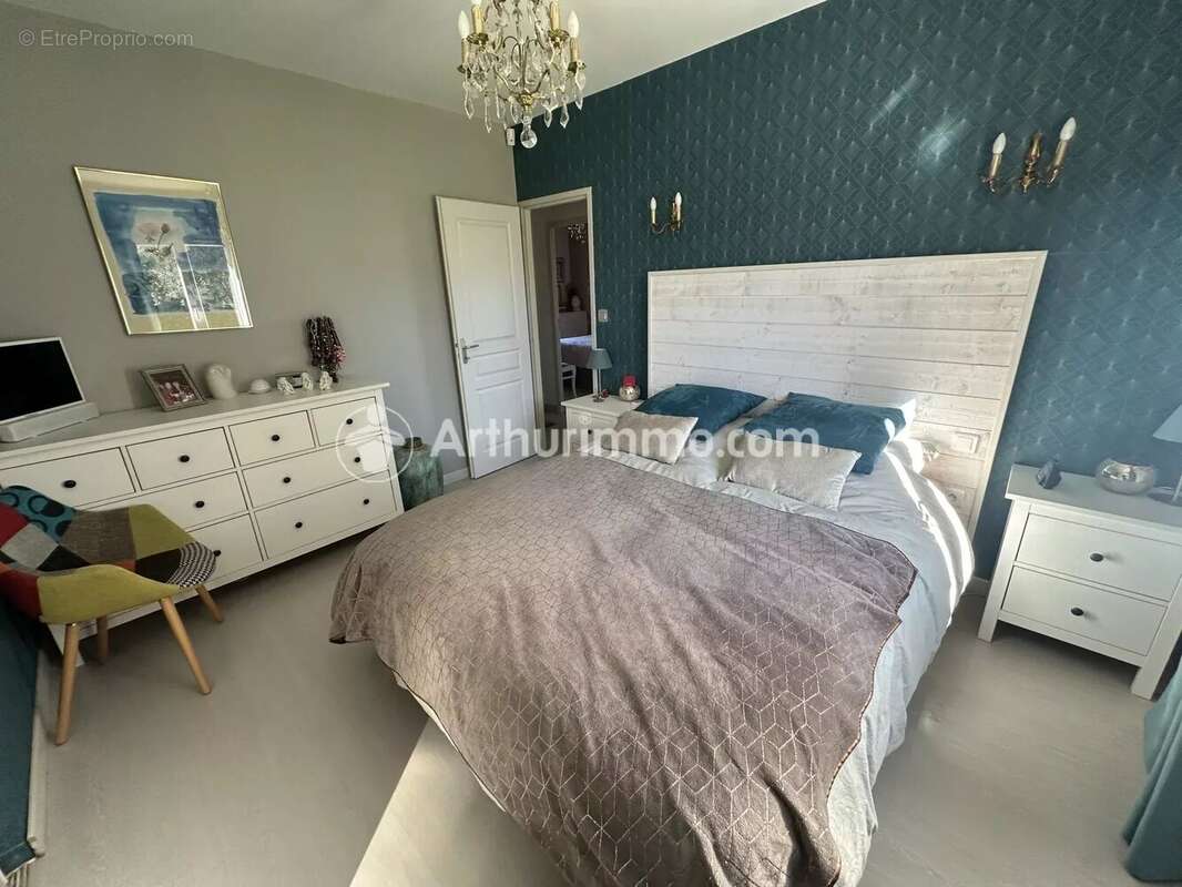 Maison à LA CHAPELLE-GONAGUET