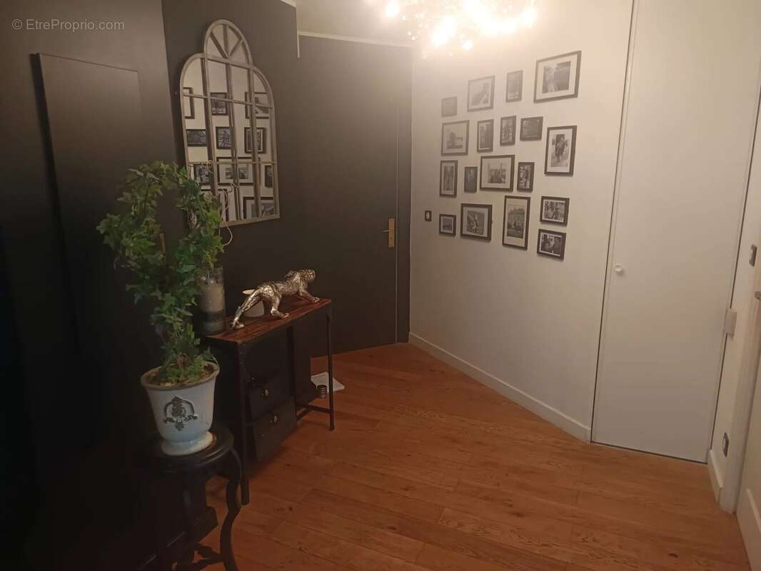 Appartement à SAINT-LAURENT-DU-VAR