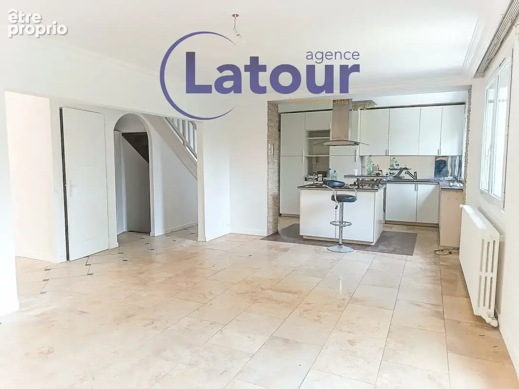 Beau pavillon avec sous-sol de 7 pieces sur 875 m2 de terrain. - photo 4