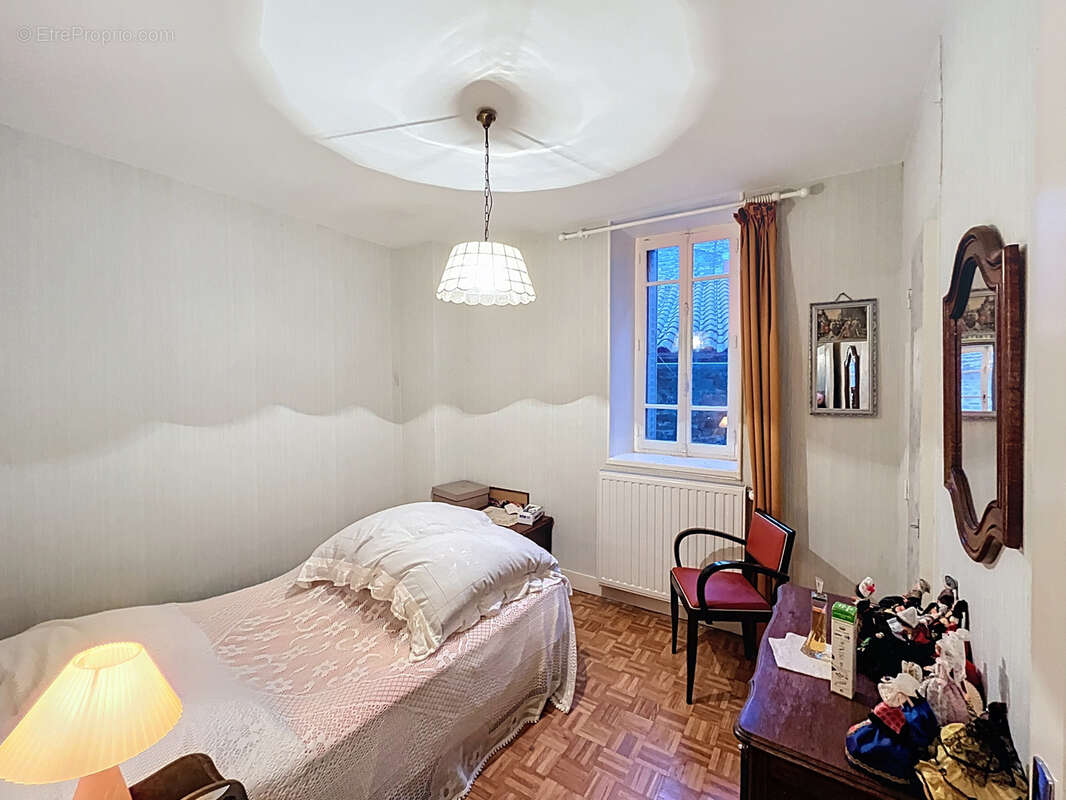 Maison à MONTAIGUT-LE-BLANC