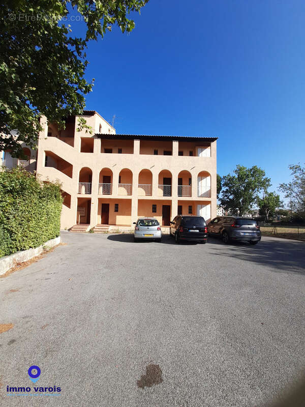 La garde - studio avec terrasse et parking - photo 6