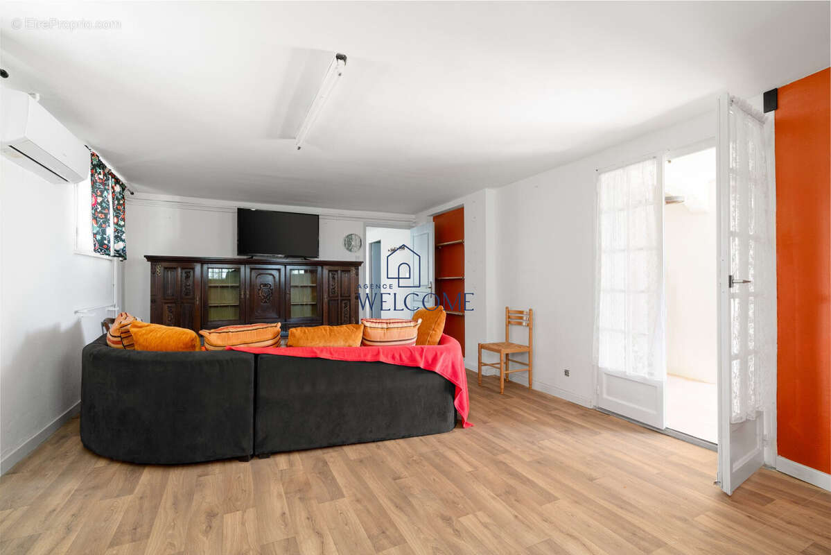 Appartement à UCHAUD