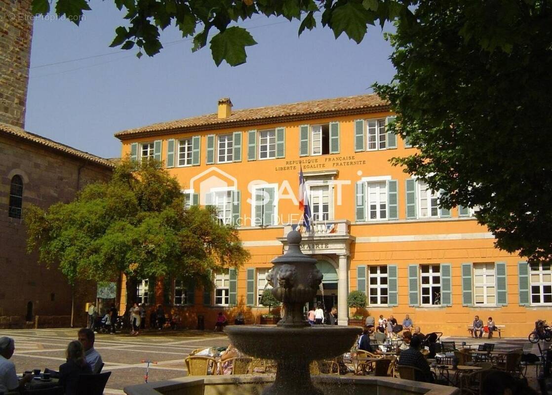 Photo 1 - Commerce à FREJUS