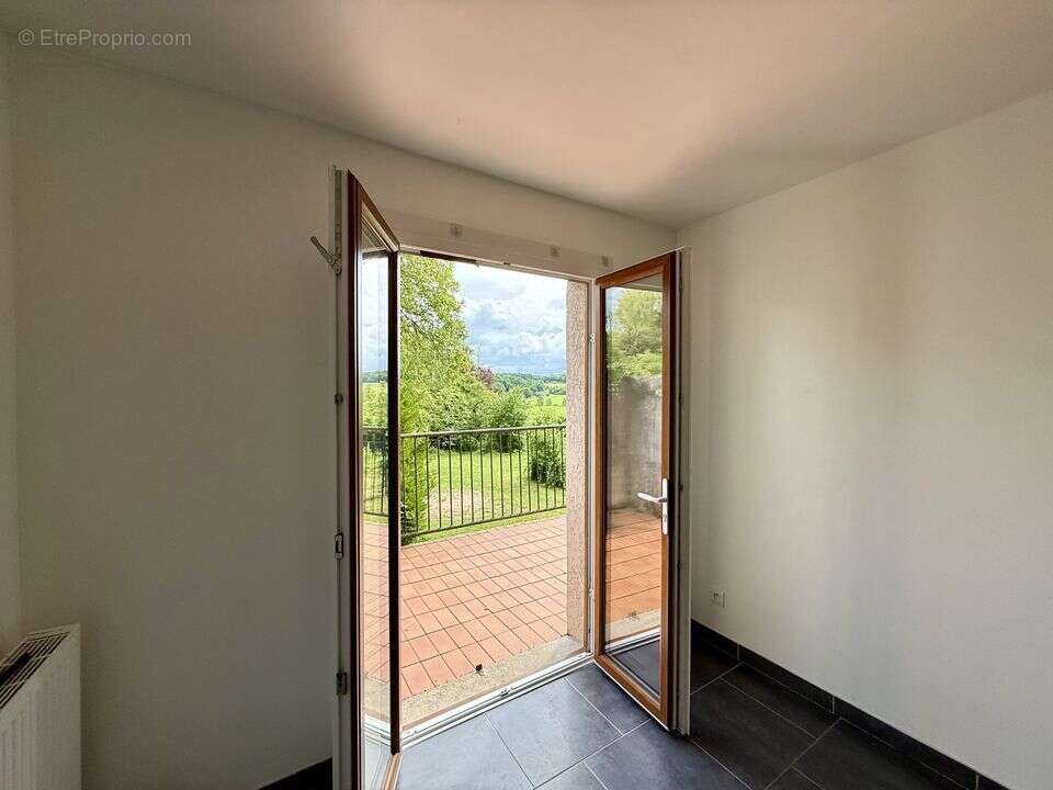 Maison à MONTIGNY-LENCOUP