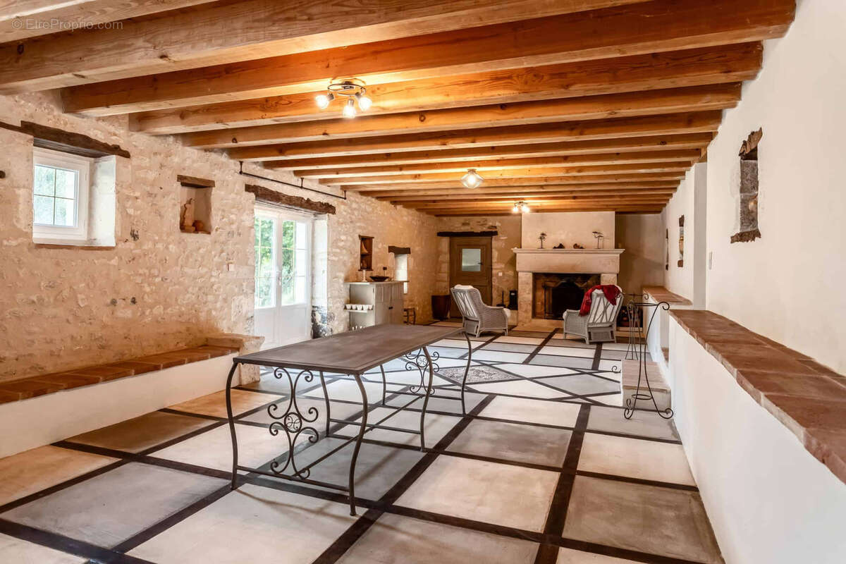 Country property with gites, 2 pools, atelier - photo 8