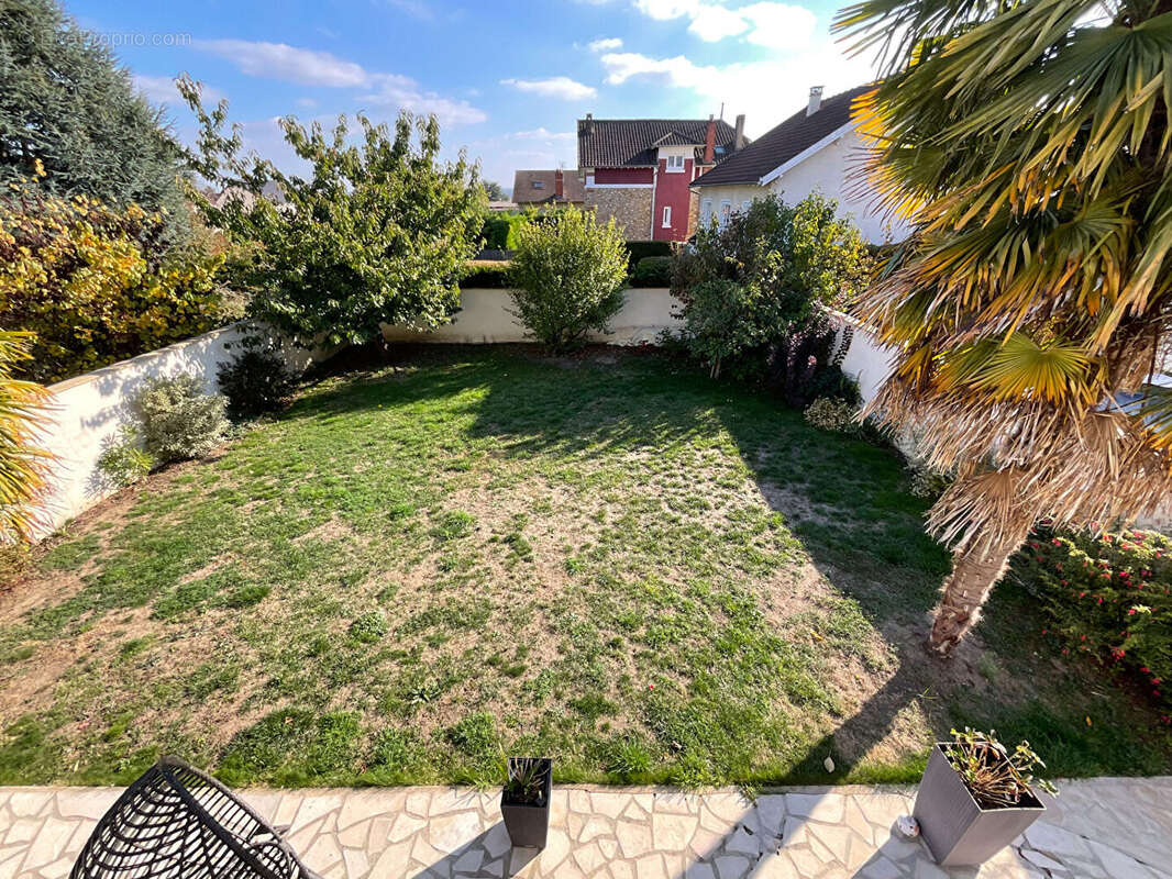 Maison à CHANTELOUP-LES-VIGNES
