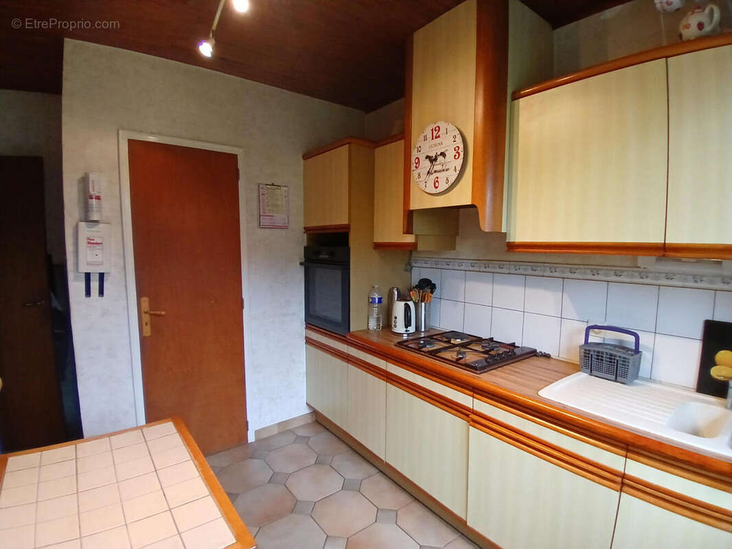 La cusine - Maison à SAINT-PRIEST-LES-FOUGERES