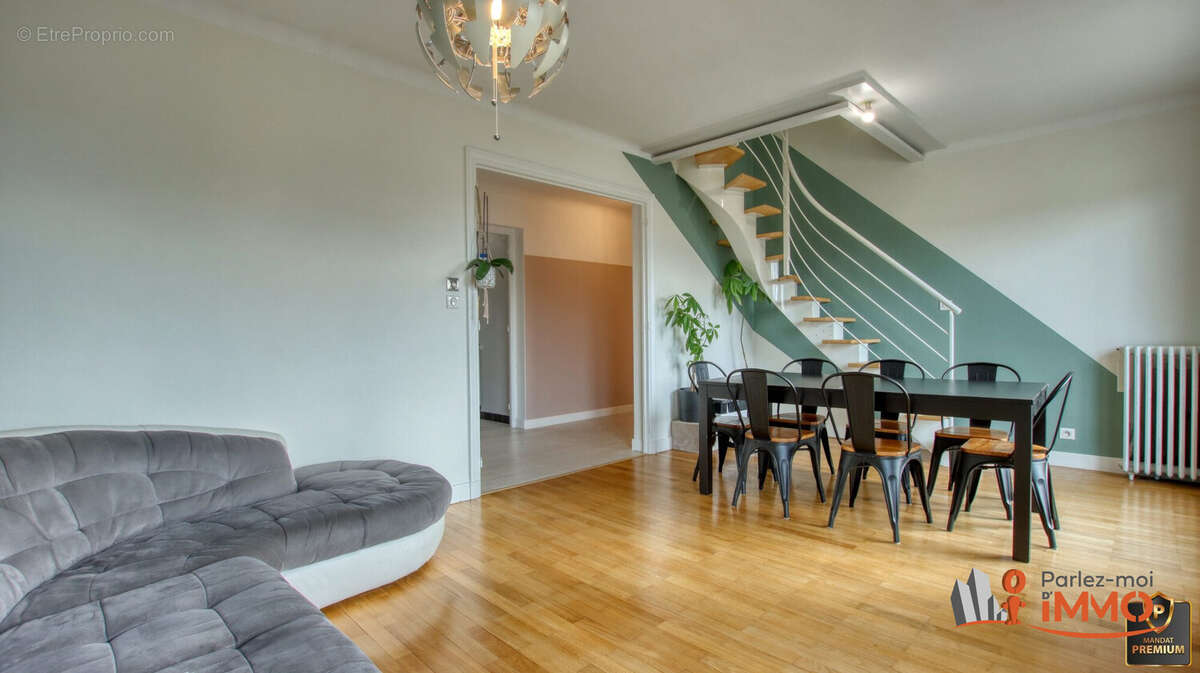 Appartement à VEAUCHE