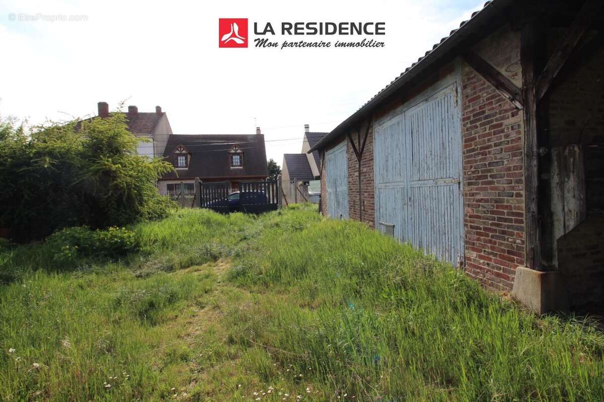 Terrain à LES MUREAUX