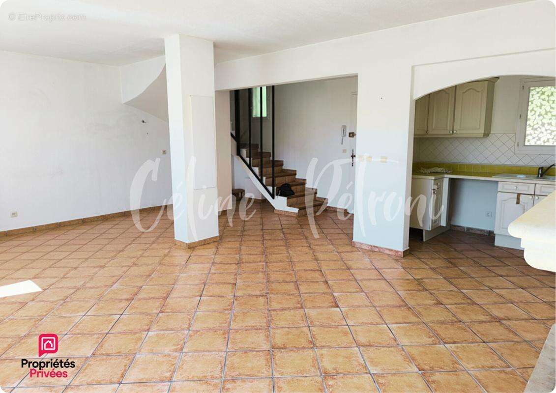 Maison à PLAN-DE-LA-TOUR