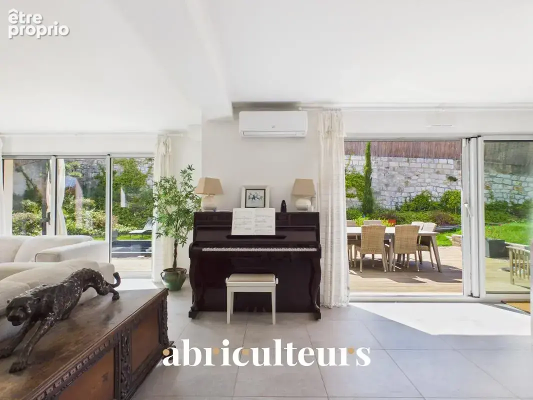 Maison familiale contemporaine de 120 m² de DPE A avec Mini-piscine éco en vente au Centre Saint-Laurent-du-Var (06700) - photo 7