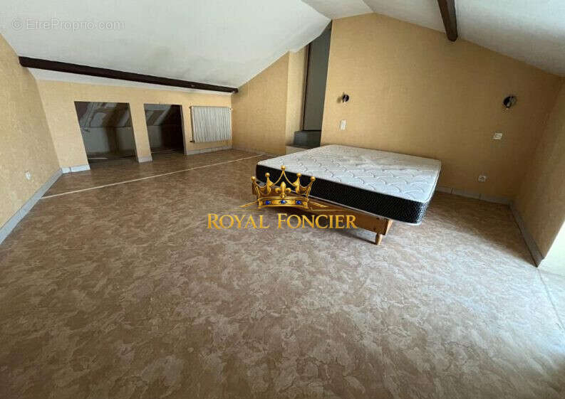 Chambre 2 - Maison à CHATELLERAULT
