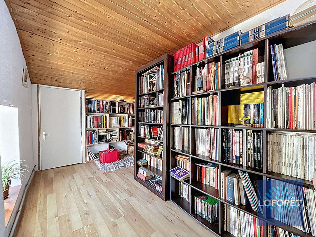 Maison à LA CHAIZE-LE-VICOMTE