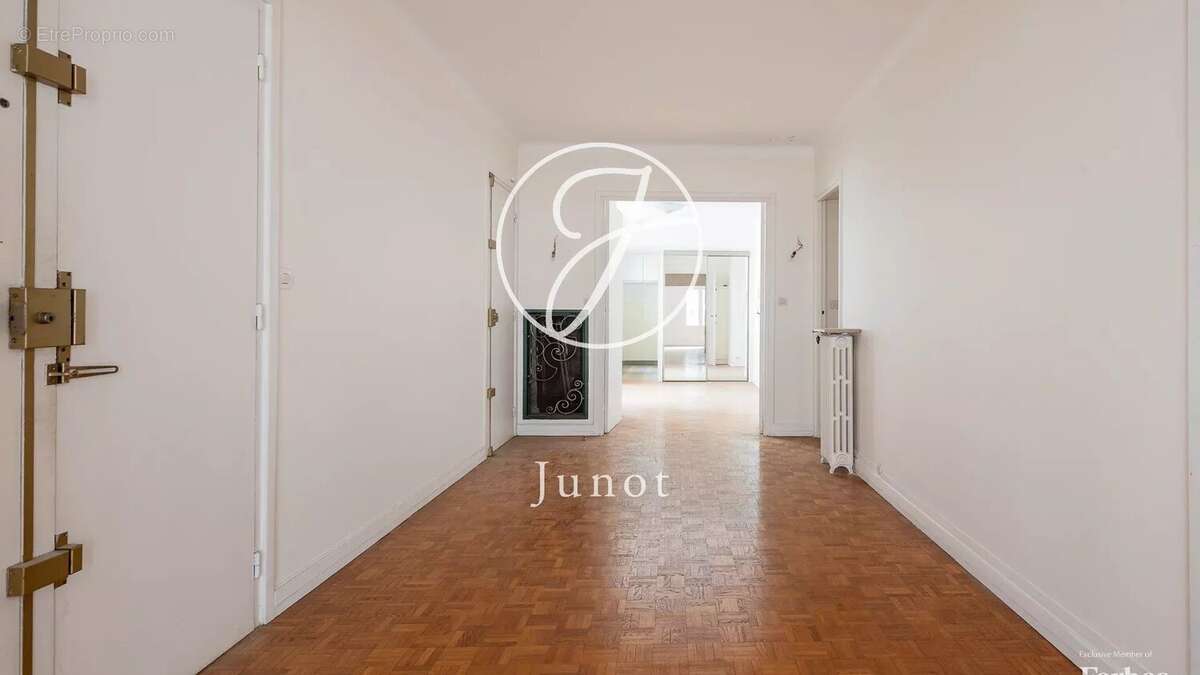 Appartement à PARIS-7E