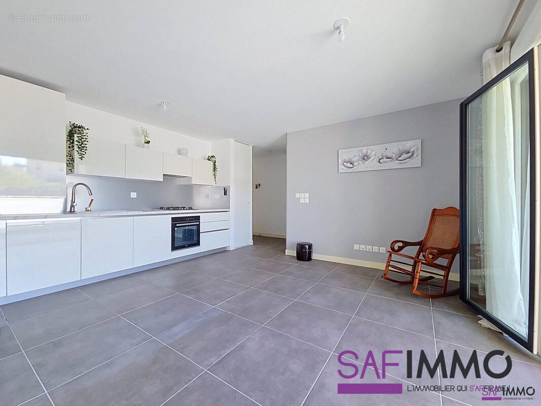 Appartement à PIERRE-BENITE