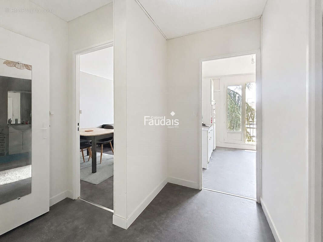 Appartement 44 m² à Saint-Lo  - photo 4