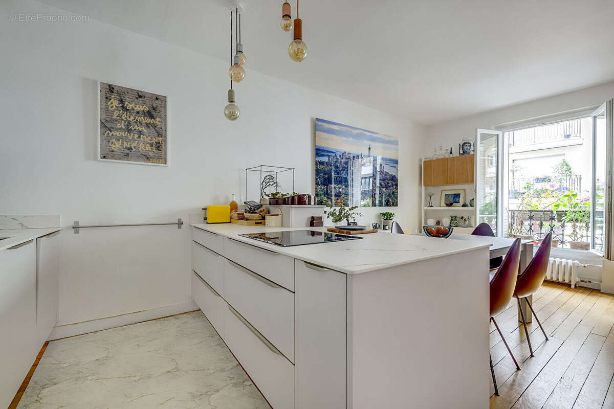 Appartement à PARIS-17E
