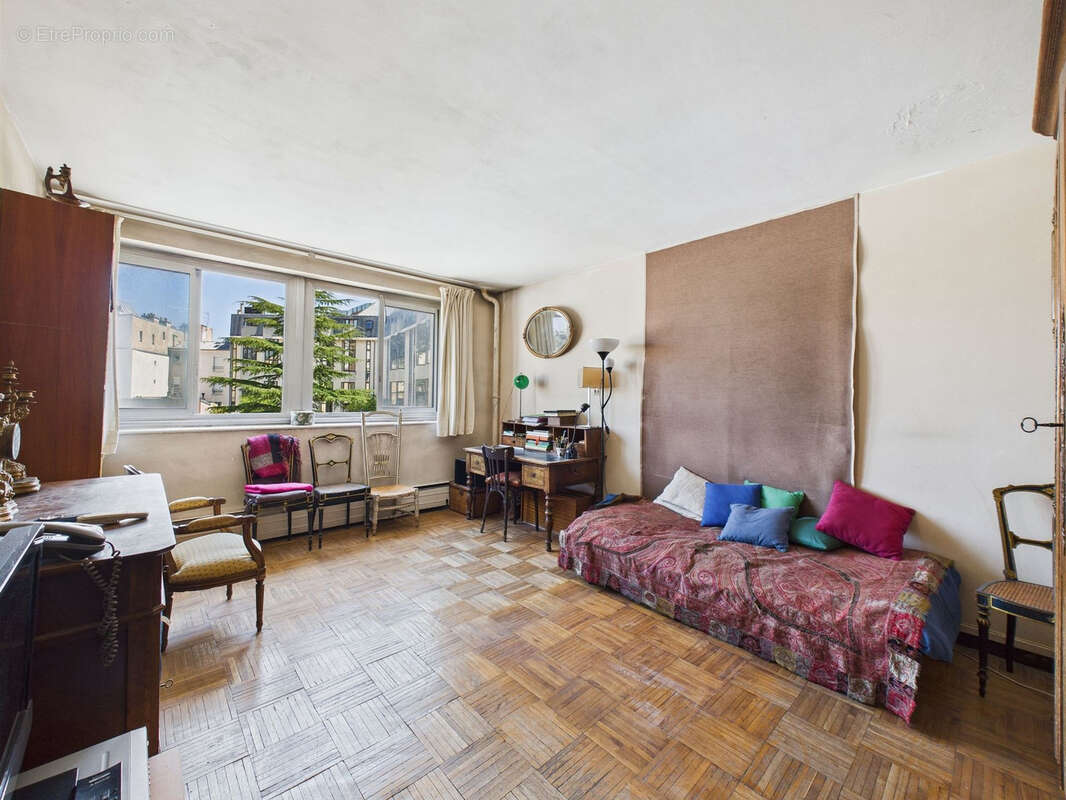 Appartement à PARIS-14E