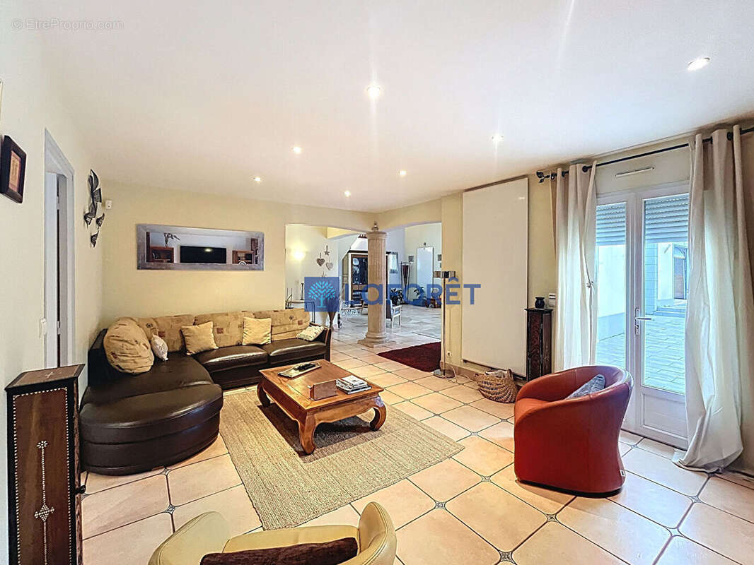 Maison à VAUX-LE-PENIL