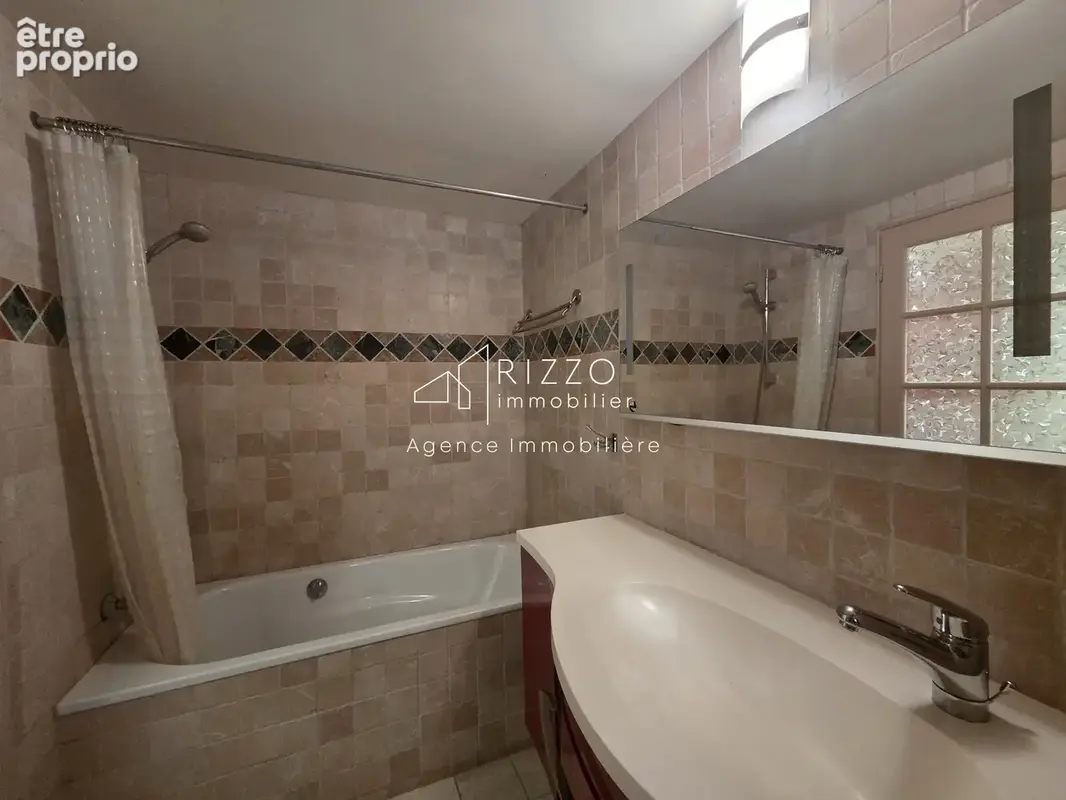 T3 au coeur de la vieille ville - photo 8