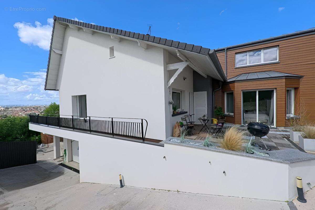 Maison à CHENNEVIERES-SUR-MARNE