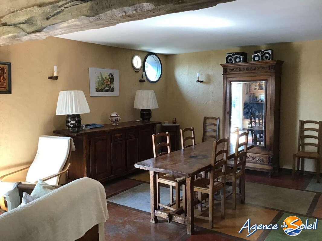 Maison à OPOUL-PERILLOS