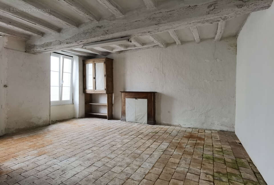 Maison à SAINT-MACAIRE-EN-MAUGES