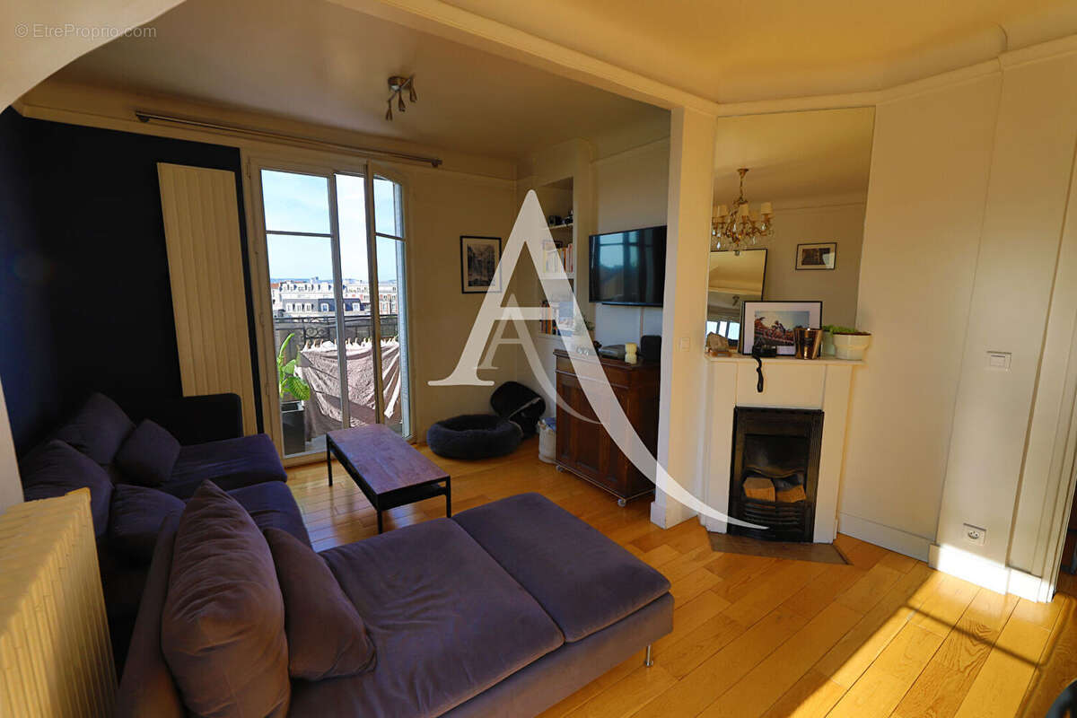 Appartement à COURBEVOIE